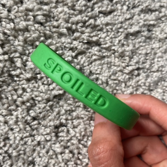 Green “Spoiled” silicone band - Picture 8 of 17